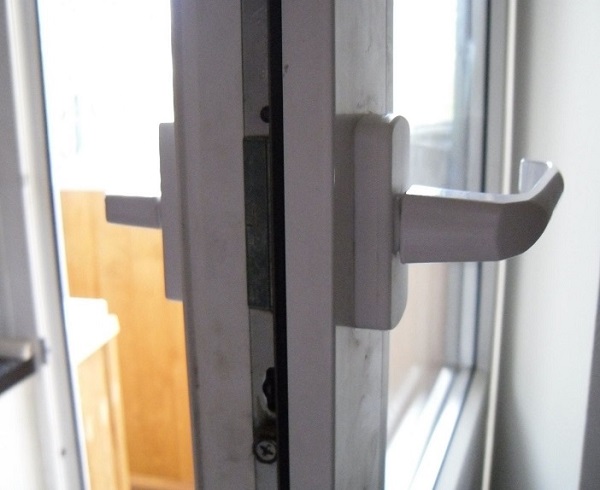 4 причины заказать ремонт балконной двери в нашей компании: